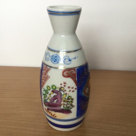 Two vintage Japanese porcelain sake bottle small vase signed beautiful - Picture 7 of 13